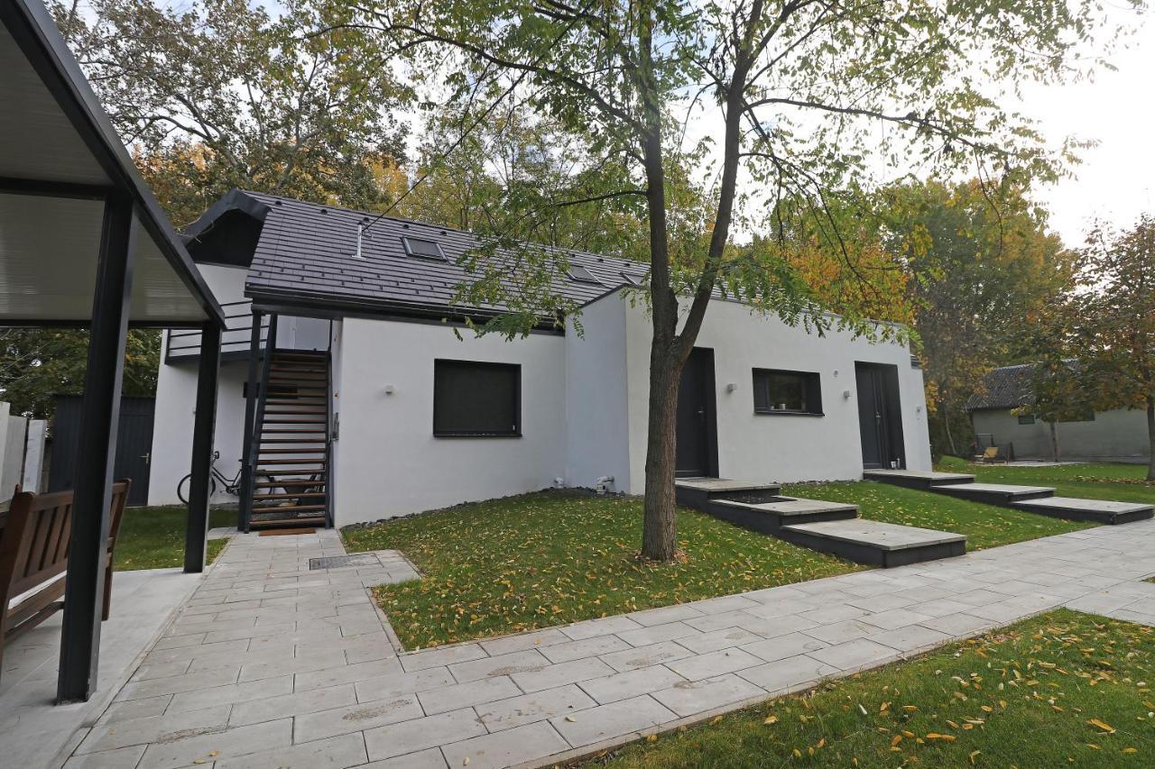 Meszes Apartman Калоча Екстериор снимка
