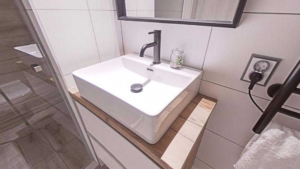 Meszes Apartman Калоча Екстериор снимка