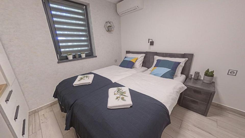 Meszes Apartman Калоча Екстериор снимка