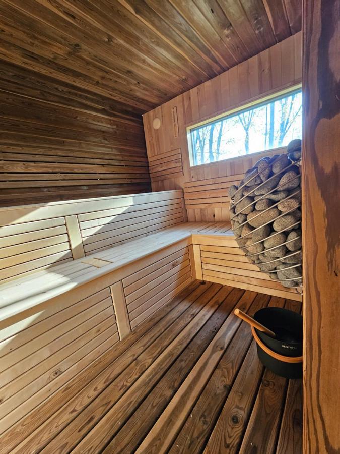Meszes Apartman Калоча Стая снимка